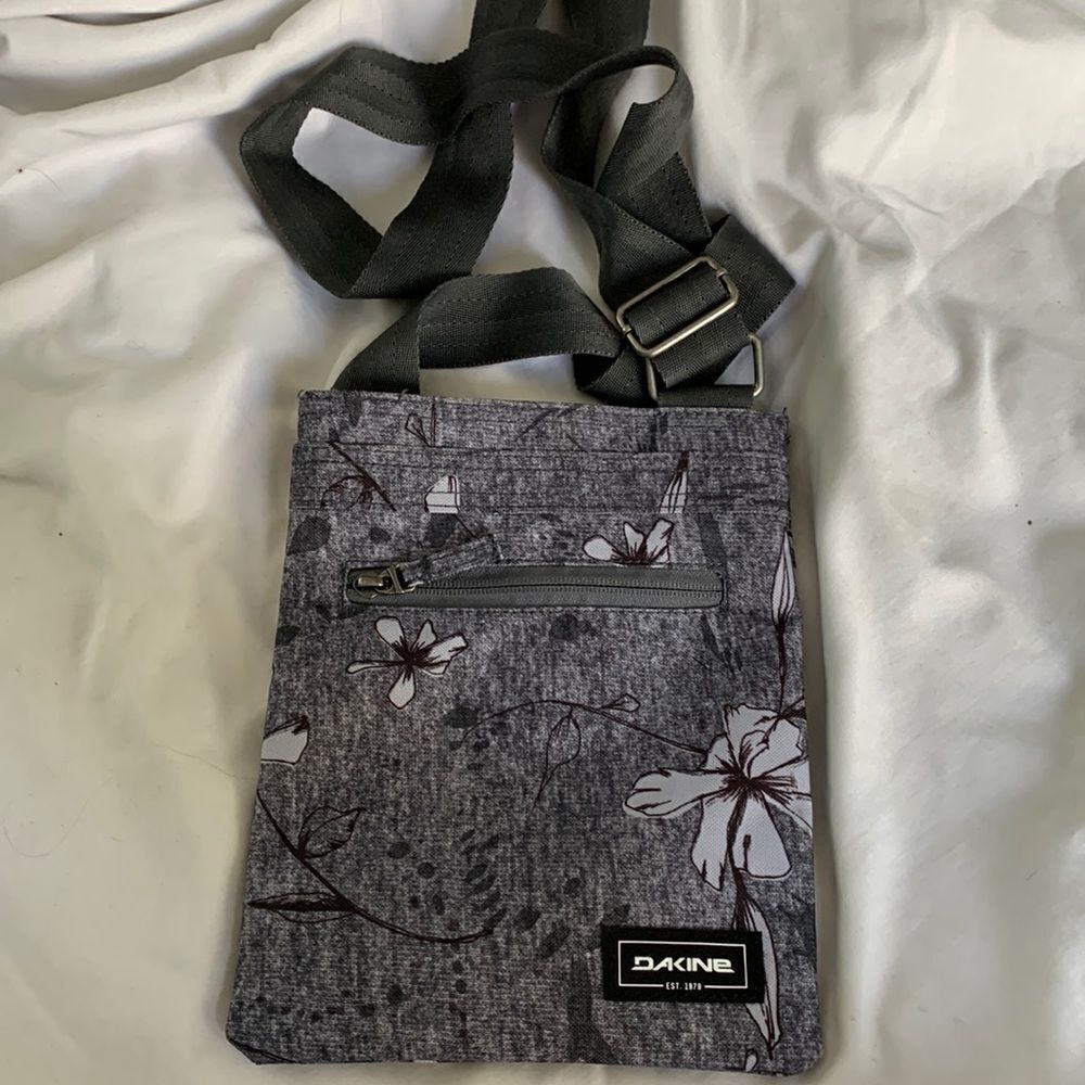 Euc daKine Jive crossbody